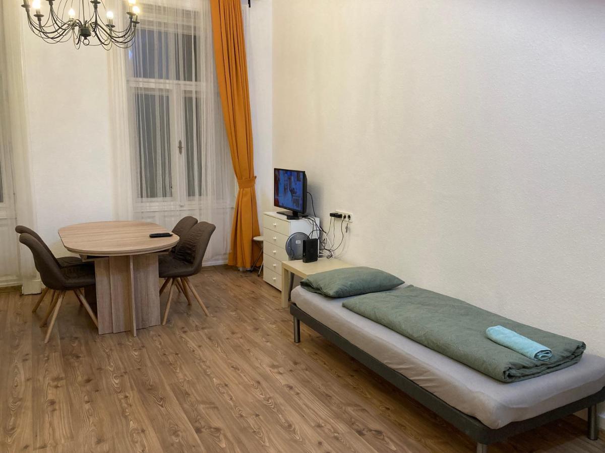 Roland Apartment Downtown - Buda بودابست المظهر الخارجي الصورة