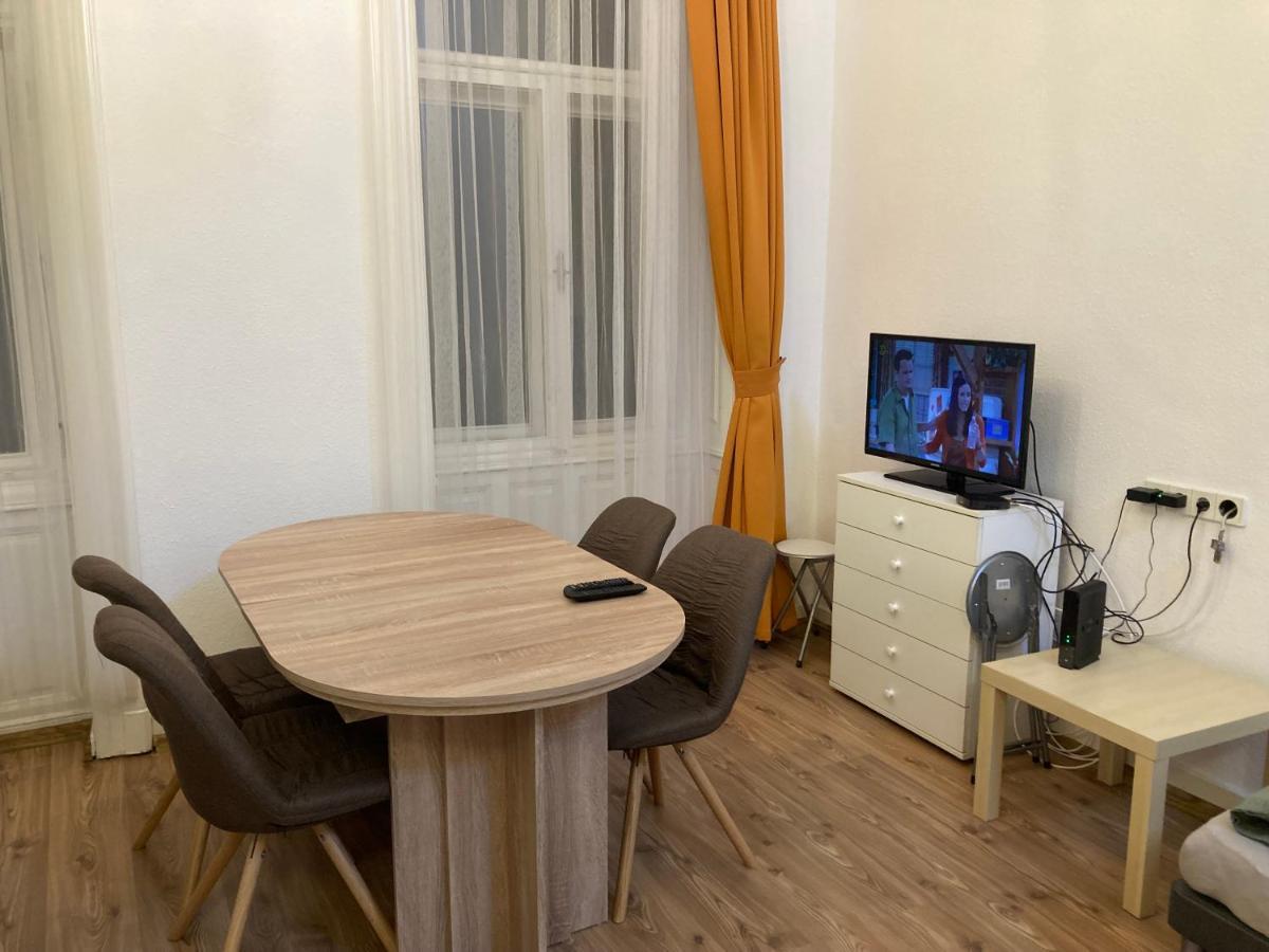 Roland Apartment Downtown - Buda بودابست المظهر الخارجي الصورة